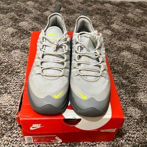Nike Air Max Axis